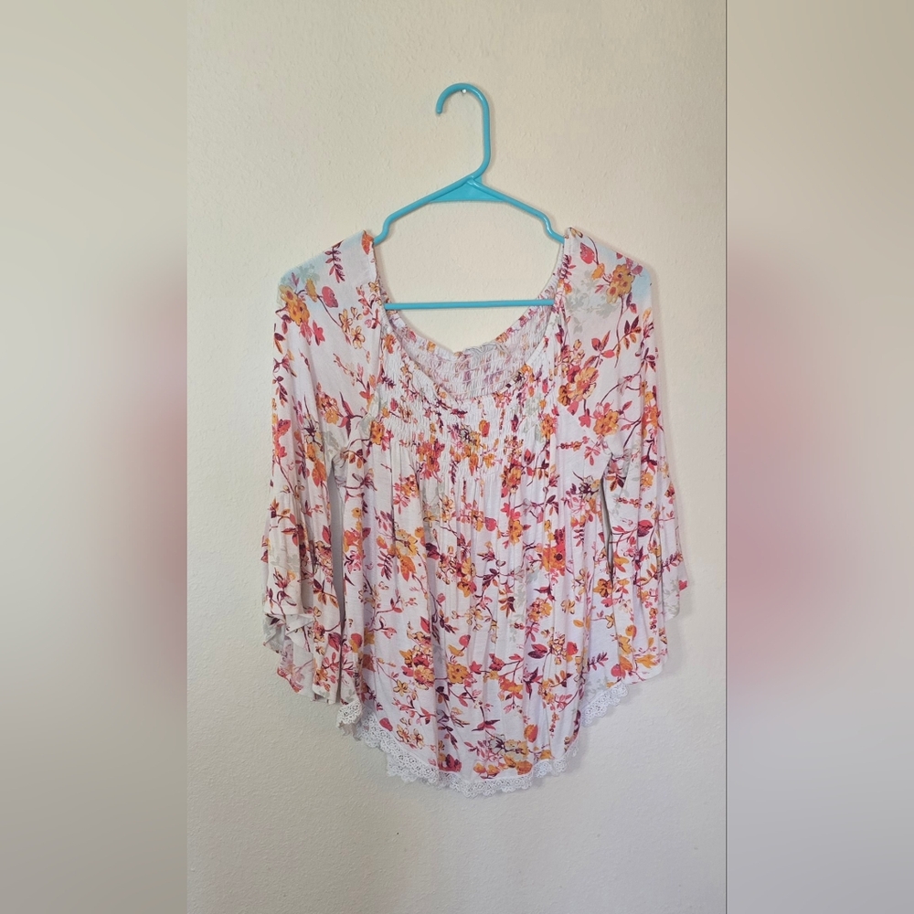 LUQ Floral Peasant Blouse Boho Bell Sleeve Lace Hem Top Medium